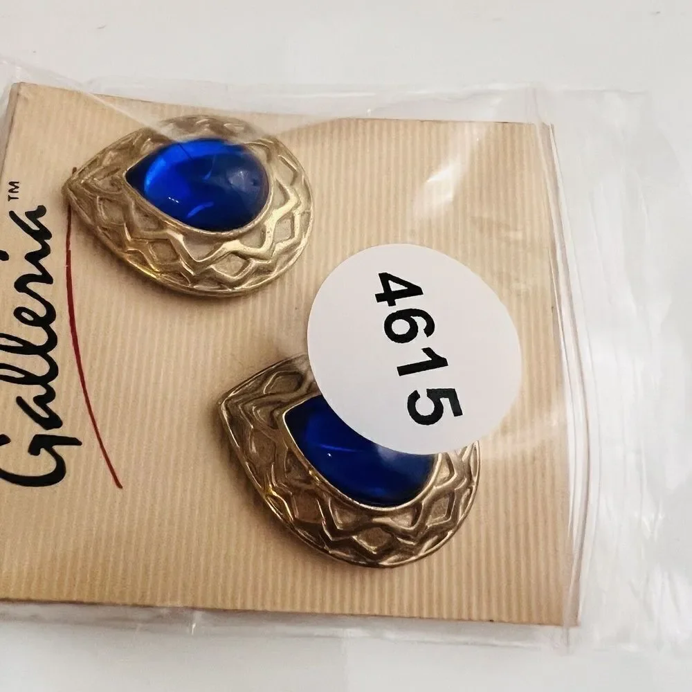 Vintage Galleria Gripoix Glass Earrings Cabochon Clip On Blue Gold Teardrop 4615